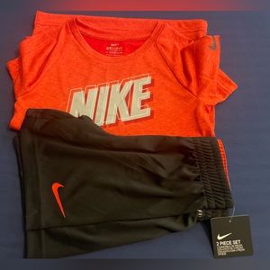 NWT Nike Boy 4T Set